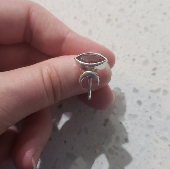 Silver Ring with Garnet Gemstone & Cresent Moon Design -Size 7 - Picture 6 of 7